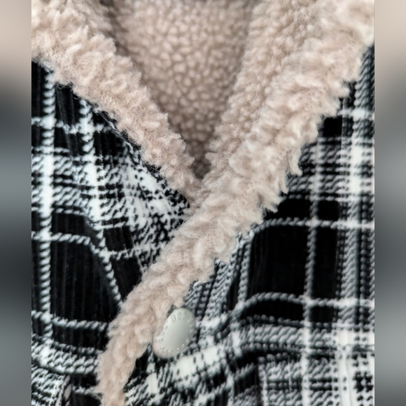 Urban OutfittersFlannel SherpaBomber Jacket - Picture 5 of 7